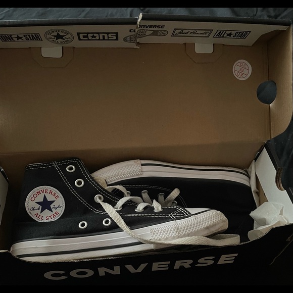 Kids Unisex Converse shoes size 1